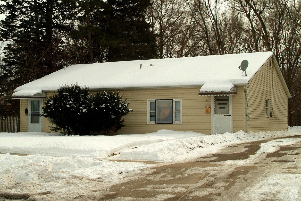 Primary Photo - 101 Airport Dr