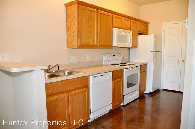 Building Photo - 1306 Maple St