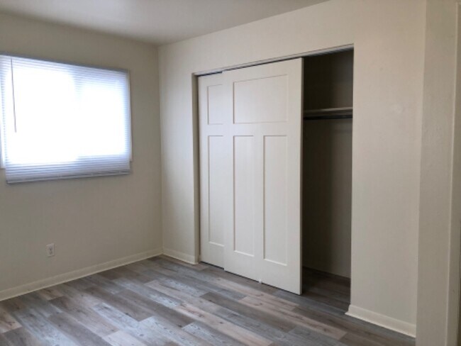 Foto del edificio - 4825 Lovell Ln