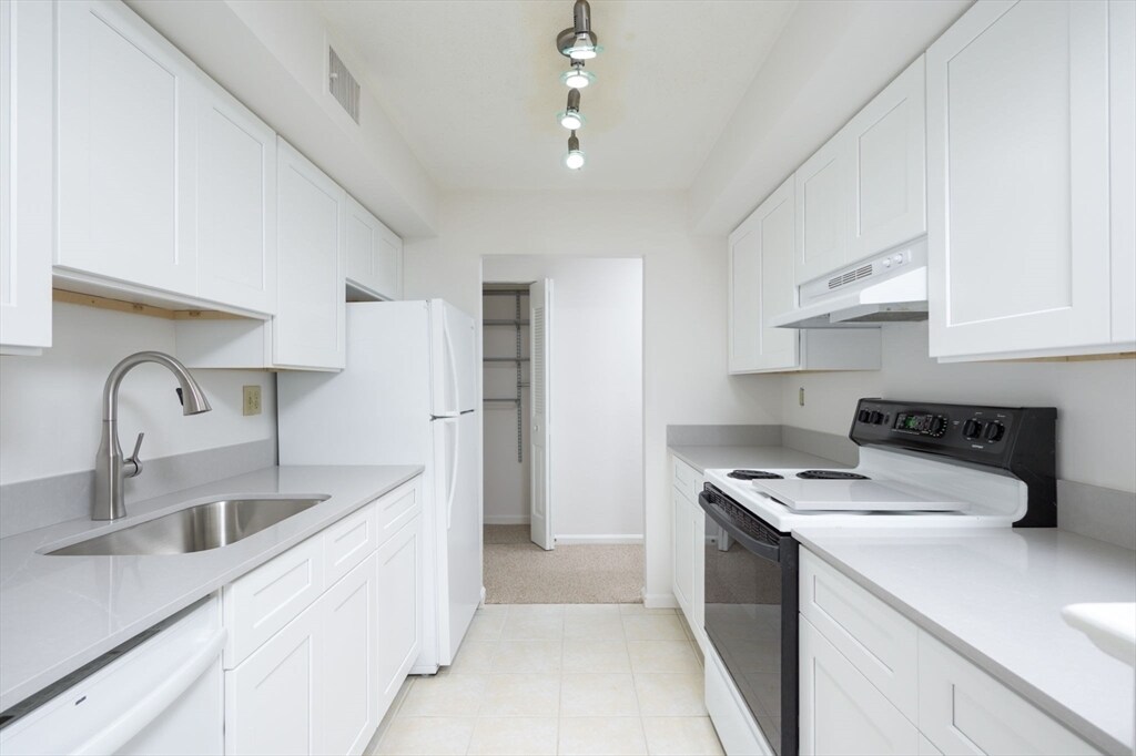 18 Beal's Cove Rd Unit 18J, Hingham, MA 02043 Condo for Rent in