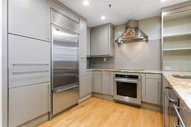 Foto del edificio - 555 S Water St