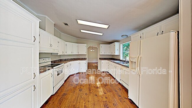 Foto del edificio - 2425 NE 115th Ave.