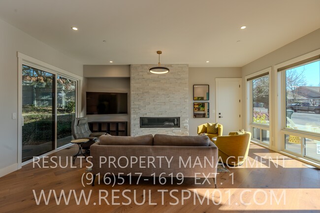 Building Photo - Stunning luxury custom home! 4 bedrooms heart of Fairoaks