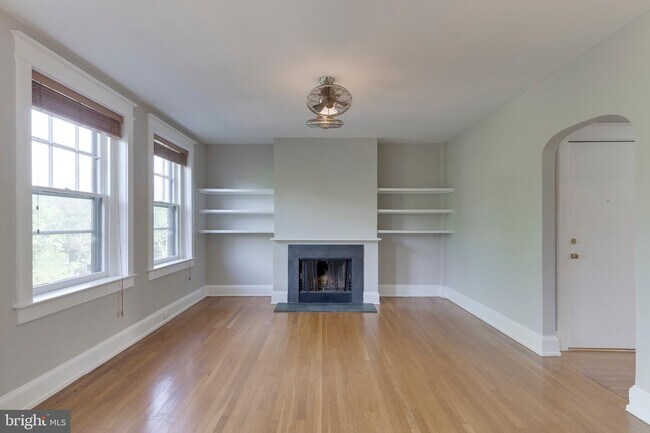 Building Photo - 1835 16th St NW