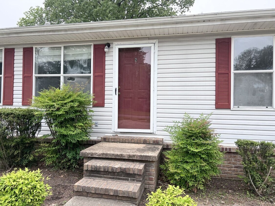 208 Ivie Ln Unit 2, Martin, TN 38237 Room for Rent in Martin, TN