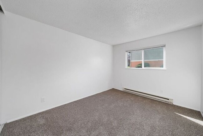 Foto del edificio - 3 bedroom 1 bath apt! 1ST MONTH RENT FREE!!!