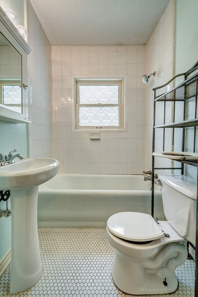 Building Photo - 122 North St