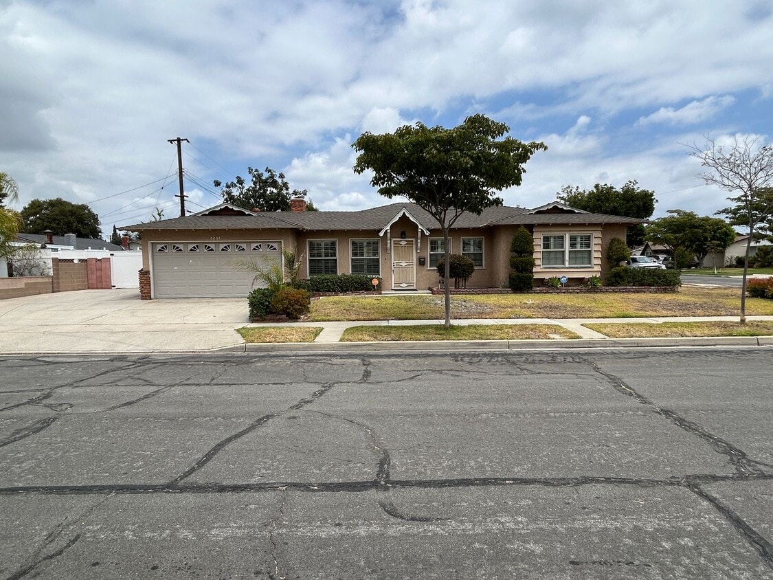 Charming Remodeled 1 Story Anaheim Home with RV Parking - Charming Remodeled 1 Story Anaheim Home with RV Parking