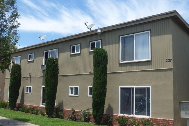 Building Photo - 227 W Wilson Ave