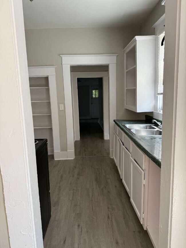 Foto del edificio - Application Special - Beautiful Two Bed/One Bath Close to the Missions