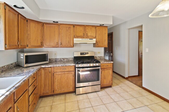 Building Photo - 1414 Devonshire Dr