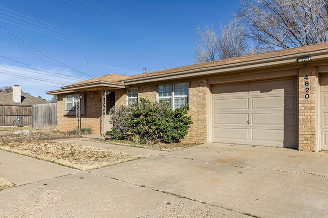 Building Photo - 3 Bedroom with 2 living rooms