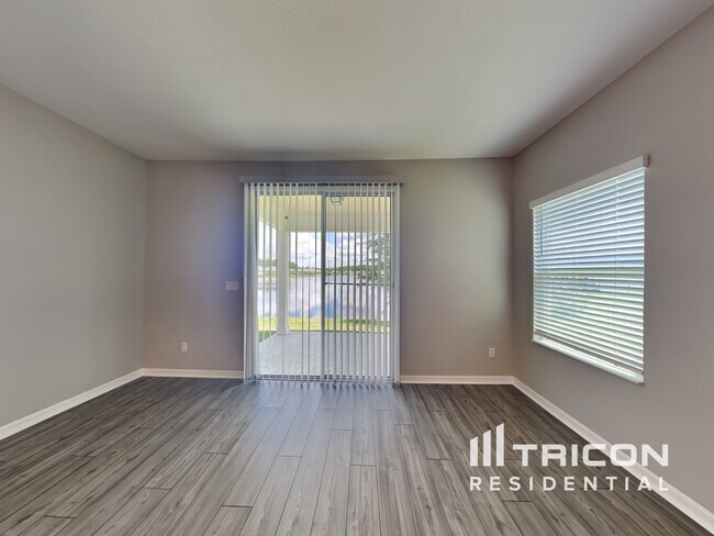 Foto del edificio - 523 Falcon Ridge Rd