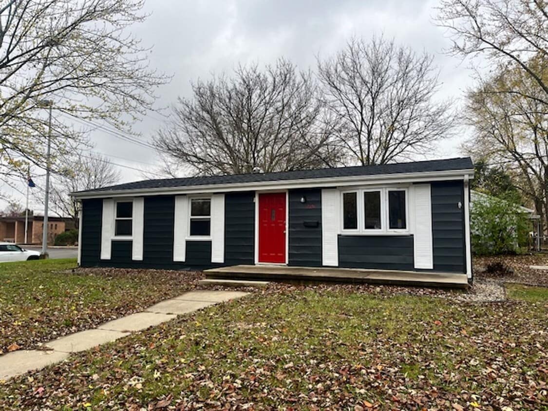 Adorable 3 Bedroom Home - Adorable 3 Bedroom Home