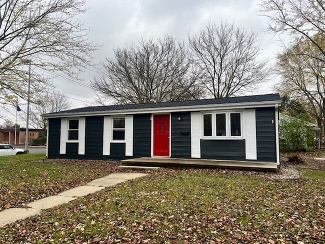 Adorable 3 Bedroom Home - Adorable 3 Bedroom Home