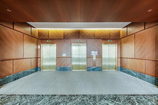 Foto del edificio - 100 E Huron St