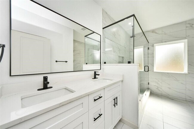 Building Photo - 600 Rd 5105