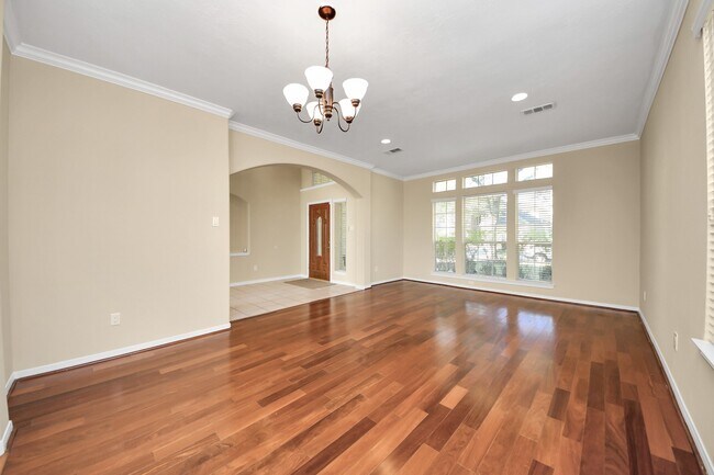 Foto del edificio - 323 N Esplanade Ln