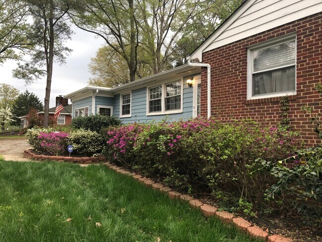 Foto del edificio - 6241 Forest Hill Ave