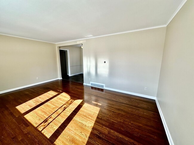 Building Photo - 3043 Mt Holyoke Rd