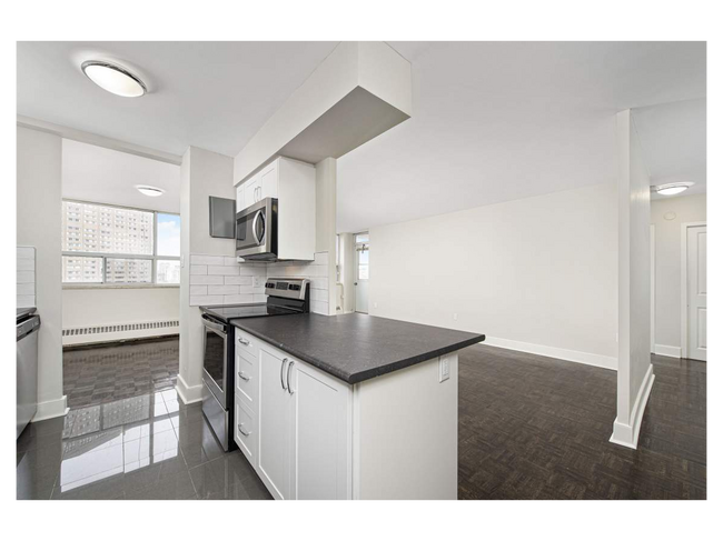 Thorncliffe Park Drive Rentals Promo - Parkway Place Apartments