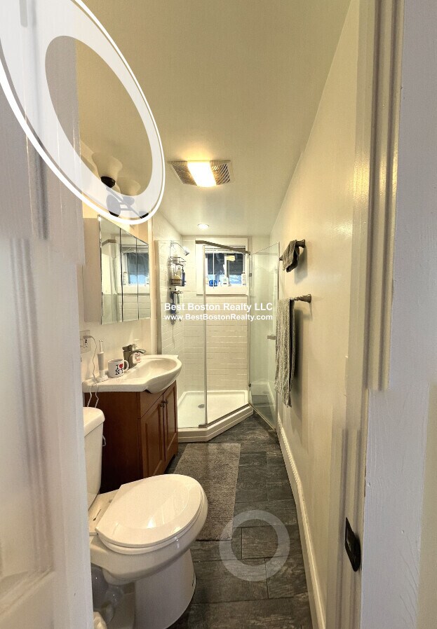 Foto del edificio - 121 Liberty Rd