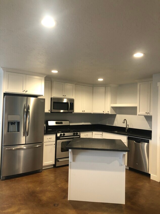 Beautiful newly finished apartment - 1511 S 50 W
