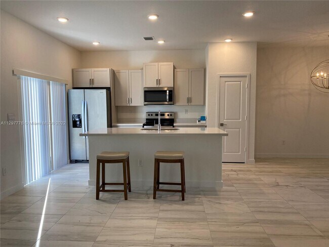 784 SE 19th St photo'