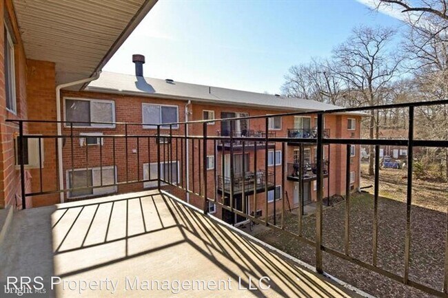 Building Photo - 2 br, 1 bath House - 202 Blair Rd  #103