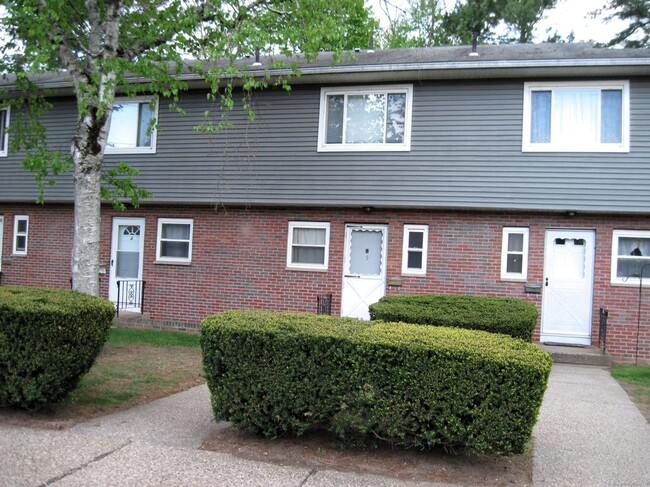 Building Photo - 11 Camelot Dr