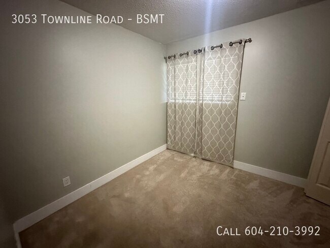 Photo du bâtiment - 2 Bedroom Basement Suite – Utilities Included
