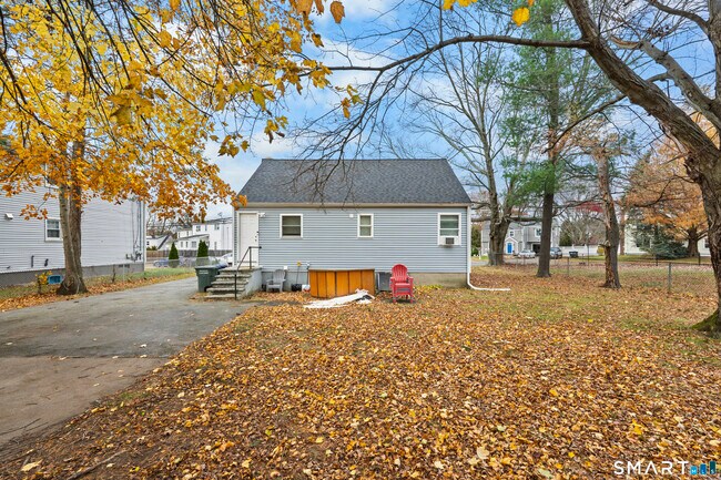 Foto del edificio - 5 Clover Hill Ave