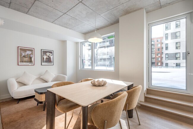 Building Photo - C403