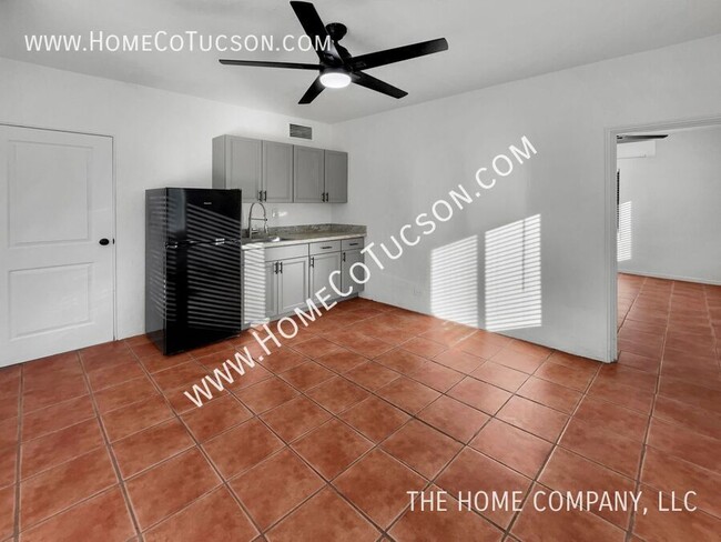 Foto del edificio - Charming 1-Bedroom Home Near UofA – Modern...