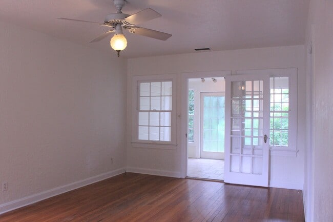 Building Photo - 1411 E Kaley St