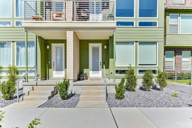 Building Photo - Beautiful Townhome in Daybreak