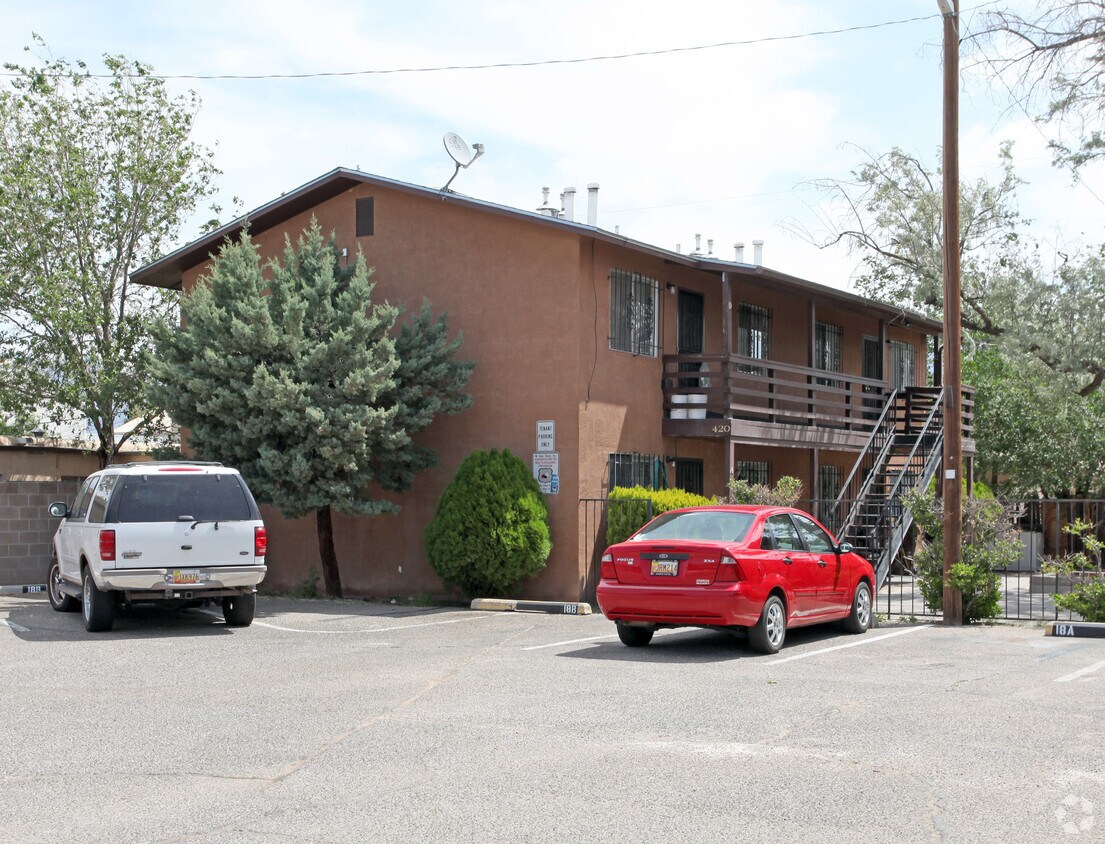 Foto del edificio - 418-420 Rhode Island St NE