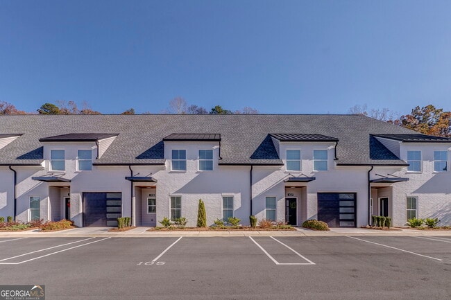 Building Photo - 77 Chateau Dr SE