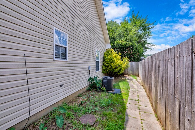 Building Photo - 384 Walker Way