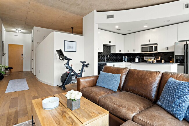 Building Photo - 360 Nueces St