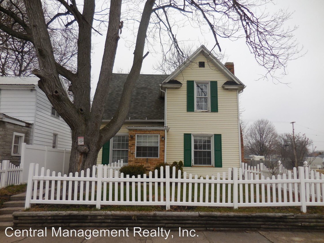 Primary Photo - 3 br, 1 bath House - 842 E. 4th St.