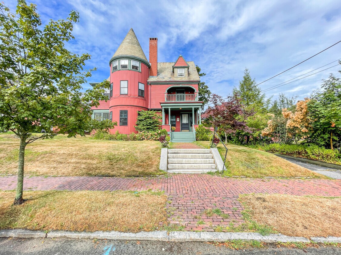 176 Vaughan St Unit 2, Portland, ME 04102 Apartments in Portland, ME