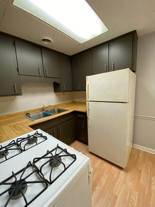 Foto del edificio - 165 Midway Dr