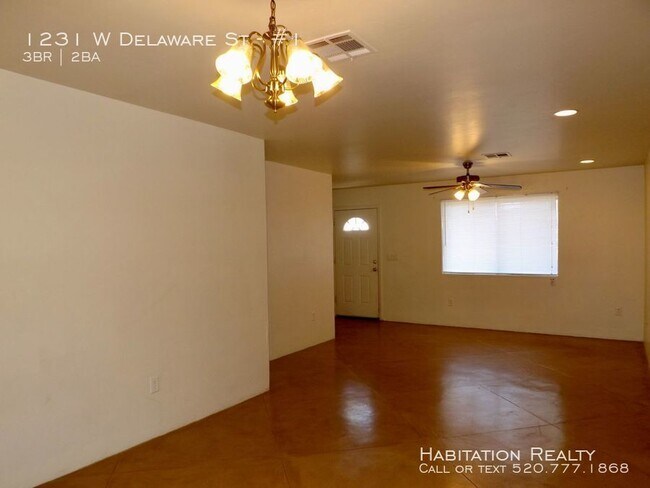Building Photo - Barrio Hollywood 3BD/2BA with Central AC