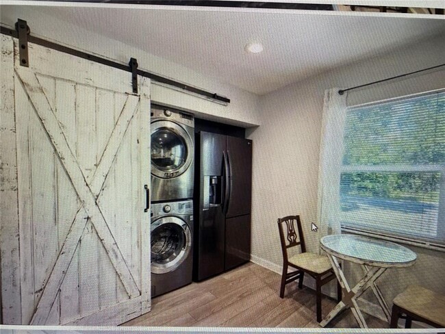 Building Photo - 9725 Alsobrook Ave