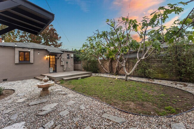 Foto del edificio - 3781 Greenwood Ave