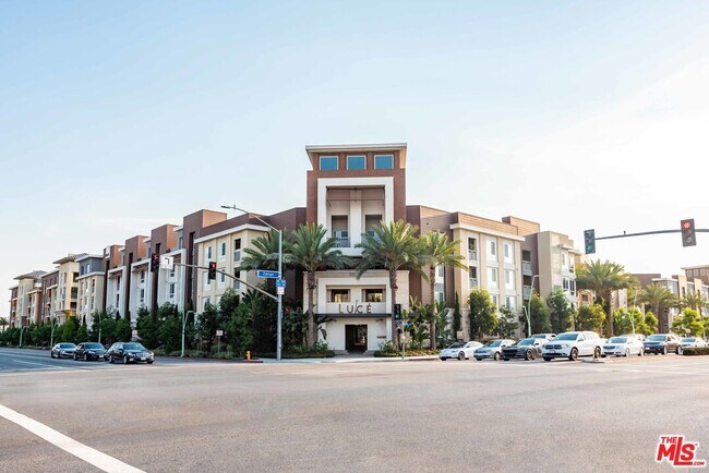 Foto del edificio - 7290 Edinger Ave
