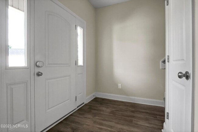 Building Photo - 519 Everett Glades