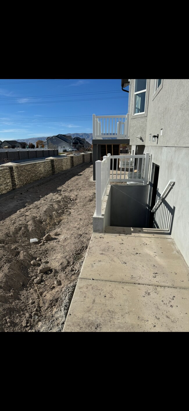Building Photo - 213 W Sicula Rd