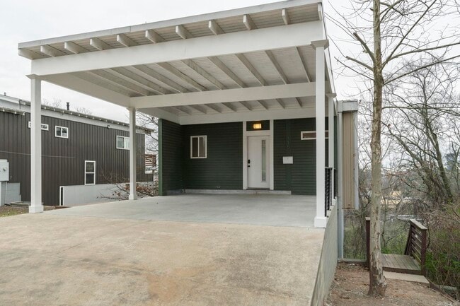 Building Photo - 315 N Summit St